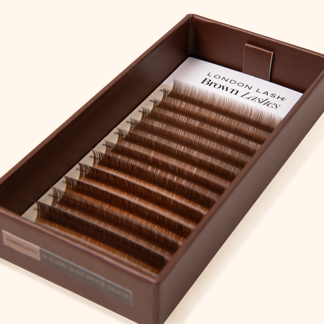 Braune Wimpern – Americano Kollektion